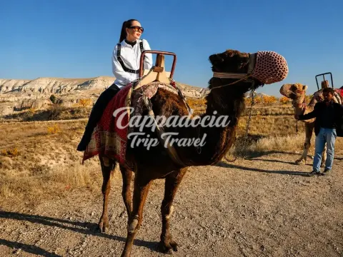 Safari in cammello sul sentiero panoramico della Cappadocia