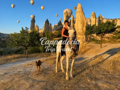 Paseo a caballo al atardecer por las crestas de Capadocia