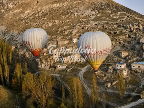 Naik belon panoramik atas gereja dan gua Lembah Soğanlı