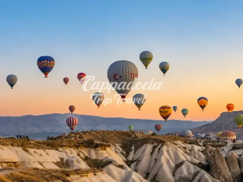 Coppia in volo privato in mongolfiera sulle valli della Cappadocia