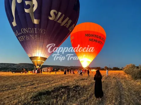 Pemandangan udara Lembah Çat dari belon udara panas Cappadocia