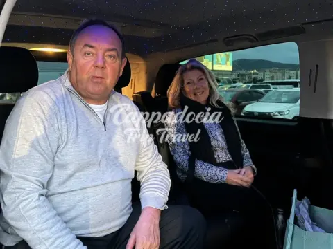 Interior cómodo de minivan privada para traslados de Kayseri a Capadocia