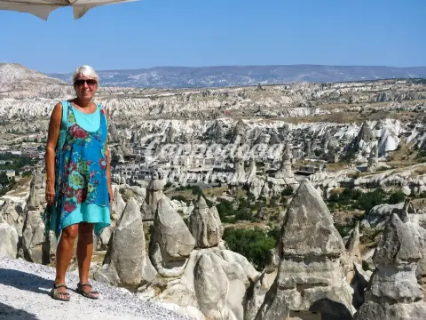 Salas rupestres del Monasterio de Selime en el Green Tour