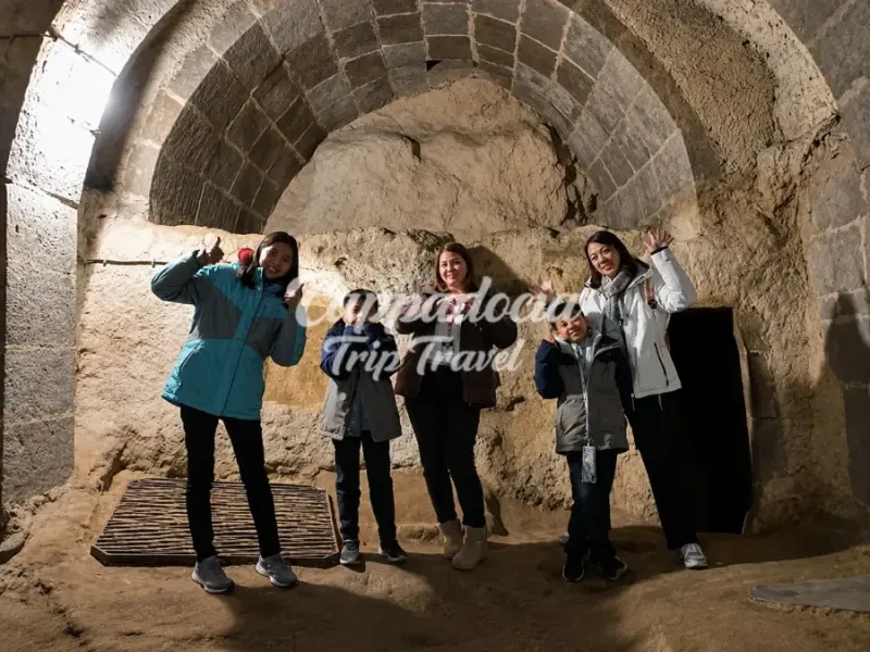 Tunnel della città sotterranea scavati nella roccia della Cappadocia
